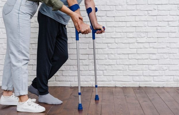Crutch Dependency After ACL and Meniscus Surgery